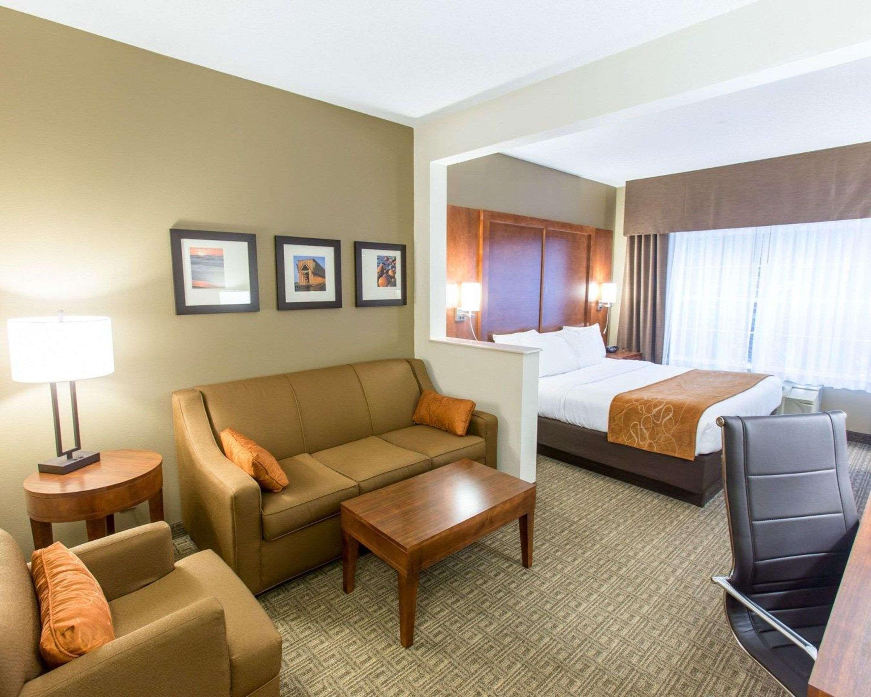 Comfort Suites Маркет Екстер'єр фото