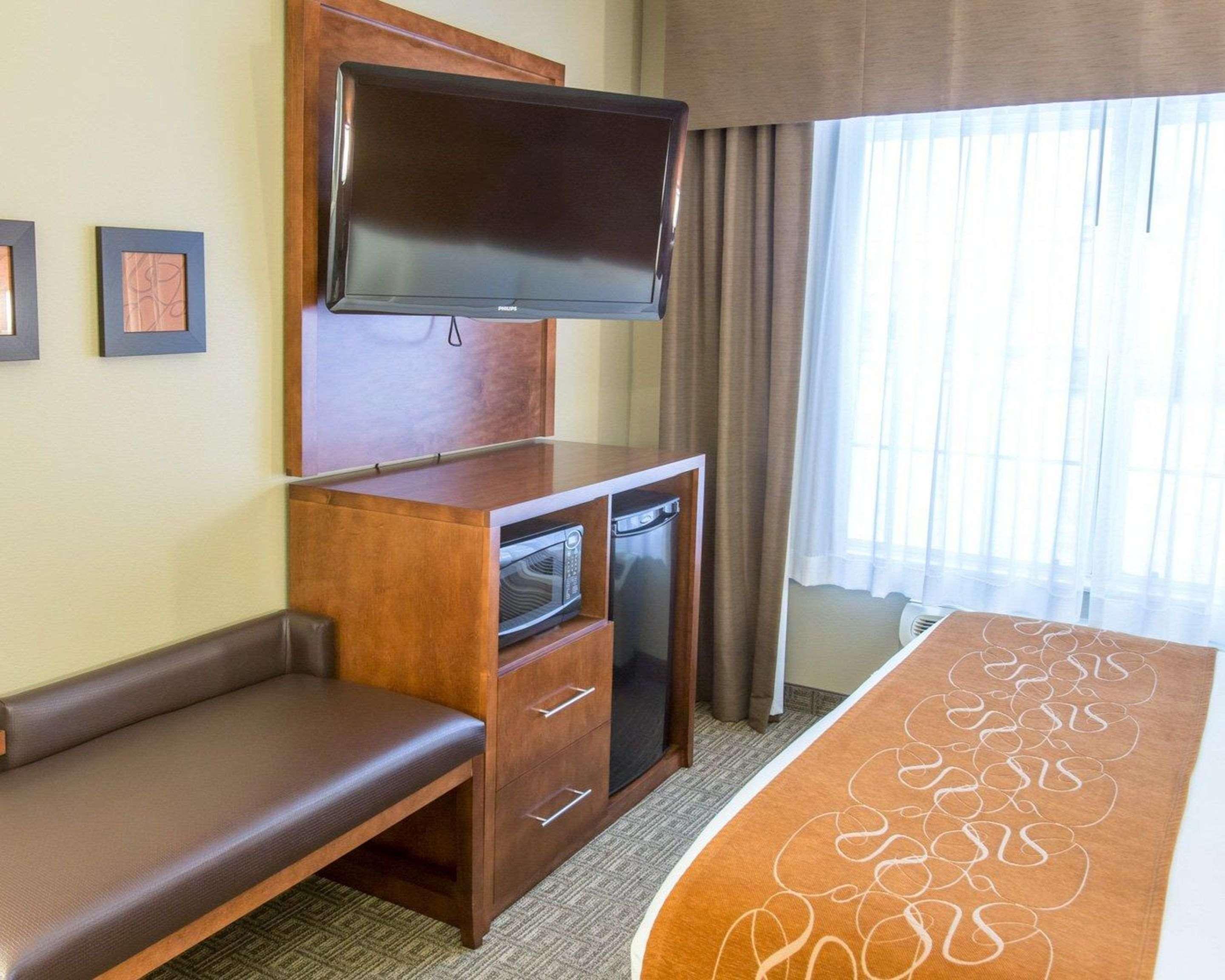 Comfort Suites Маркет Екстер'єр фото