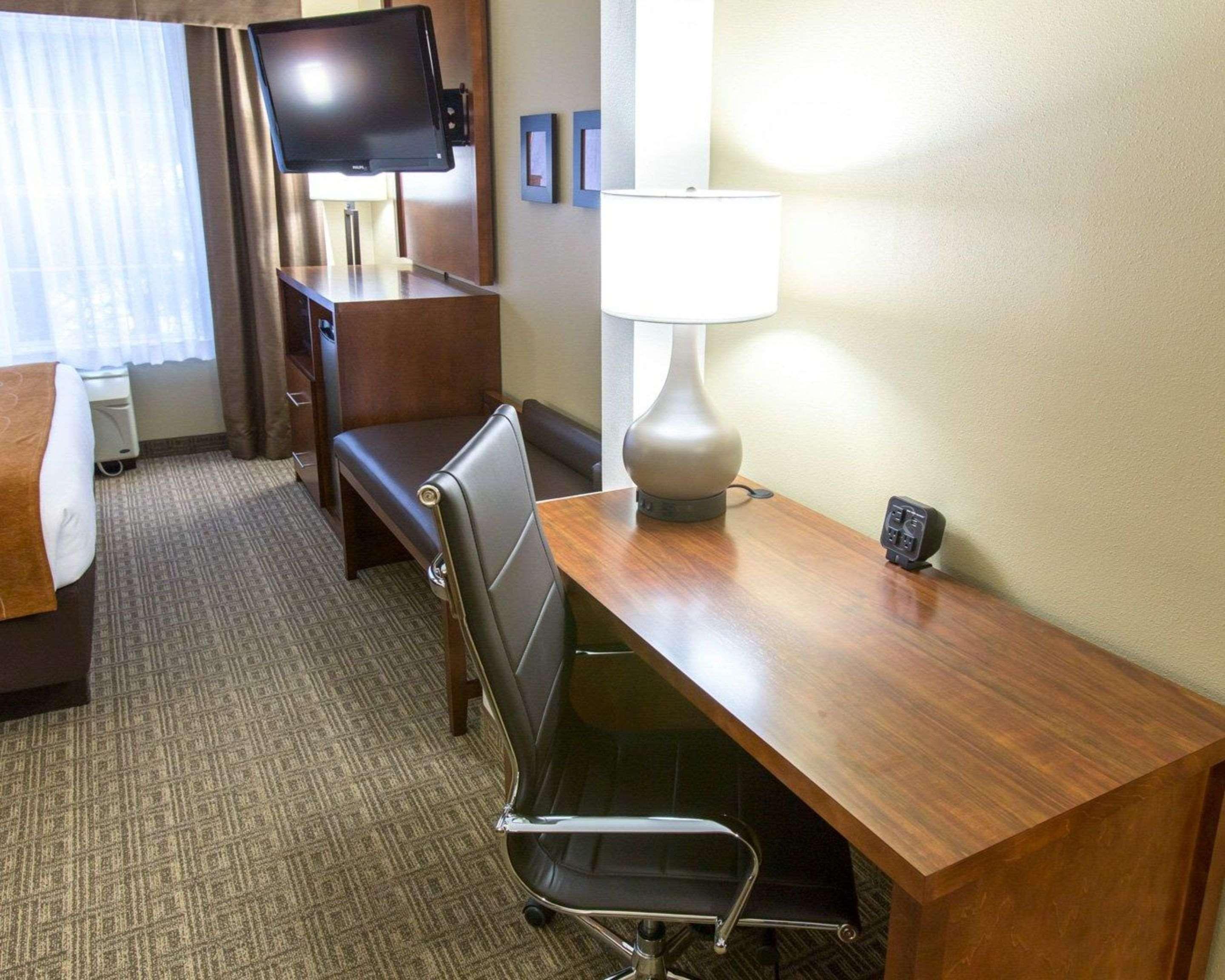 Comfort Suites Маркет Екстер'єр фото